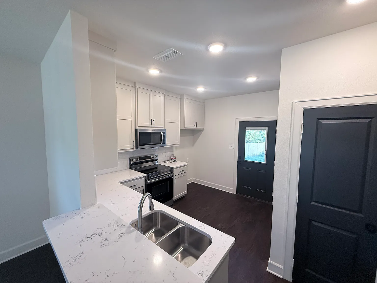 616 Oak St — Photo 2