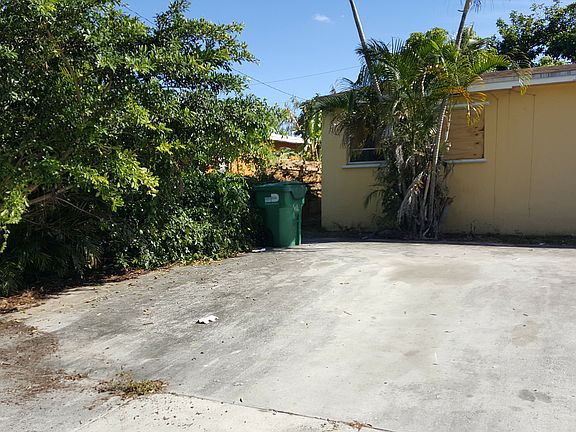 4th image of 19121 NW 6th Ct
