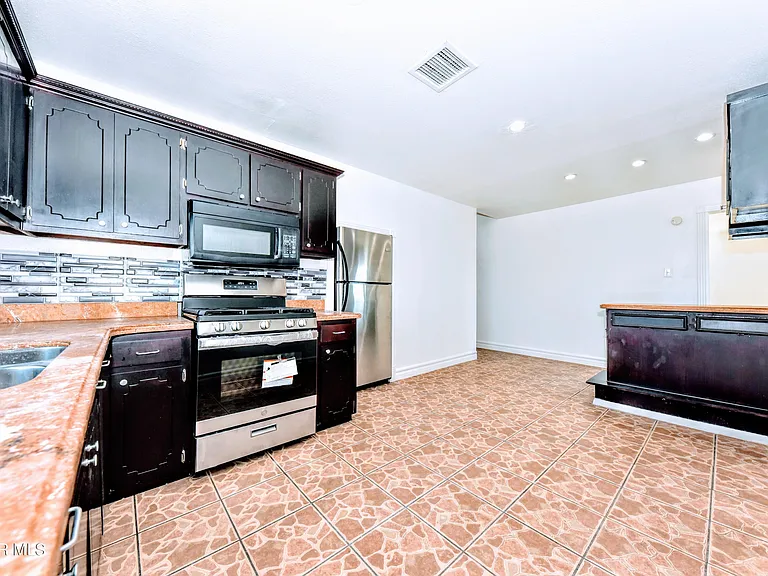 753 N Carolina Dr — Photo 8