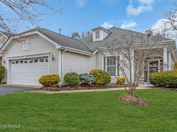 9 Greenfields Drive, Lakewood, NJ 08701