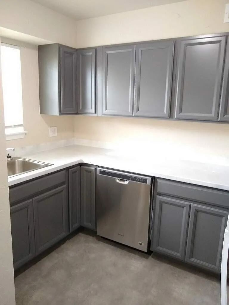 2 bed, 750 sqft, $850 — Photo 2