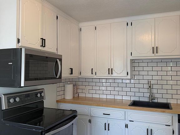 3rd image of 6880 Rustic Ln