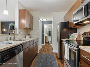 10 Sterling Cir APT 101, Wheaton, IL 60189