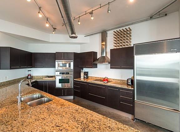 3rd image of 700 NE 25th St APT 1804