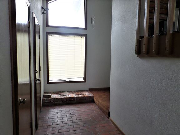 3rd image of 437 School Ave