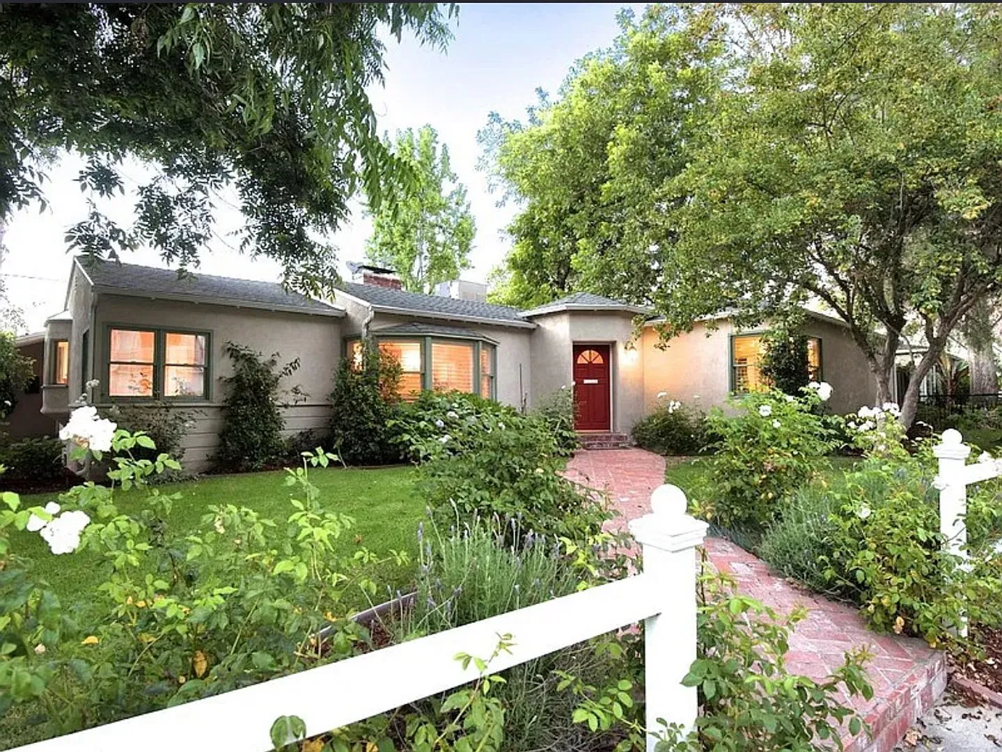 HUGE 3B/2Ba house for rent in Studio City!! — Photo 1