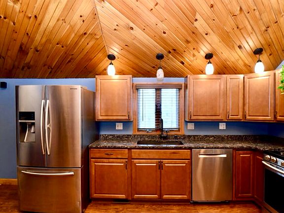 5th image of 127 Beekman St #2