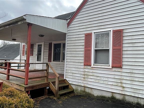 3rd image of 629 Blackmore St