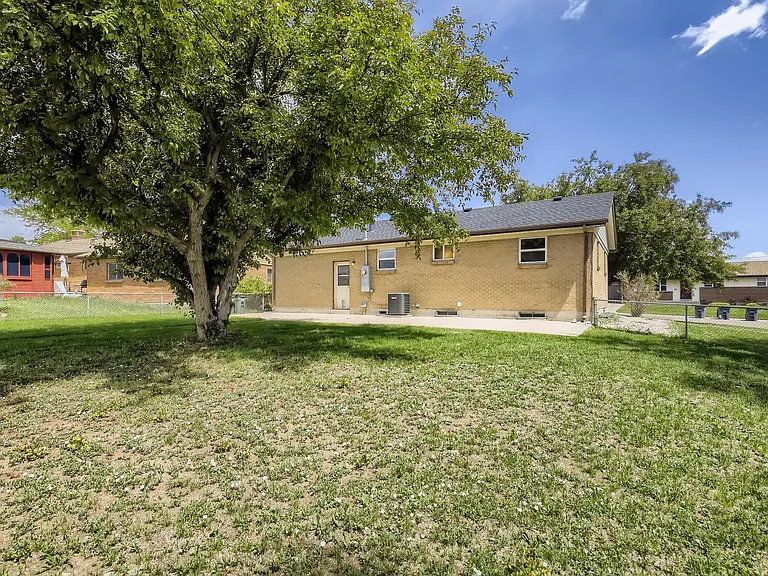 11303 Corona Dr — Photo 23