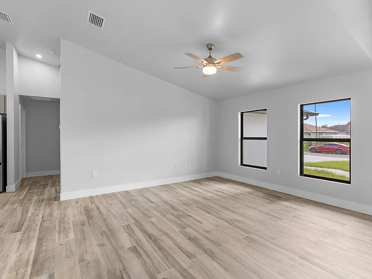 6151 Hershey Ave — Photo 8