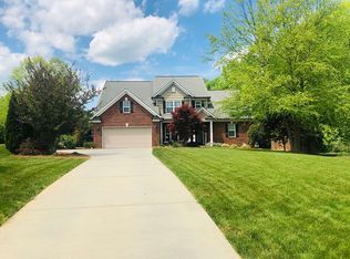 8000 Glamorgan Ln, Matthews, NC 28104