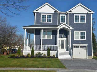 186 Ray St, Freeport, NY 11520