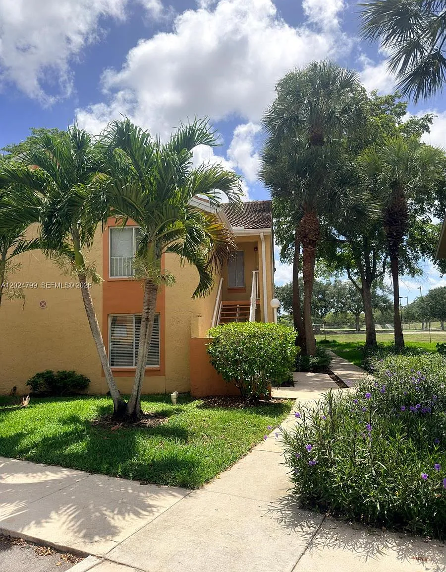 Napoli Gardens At Coral S — Photo 1