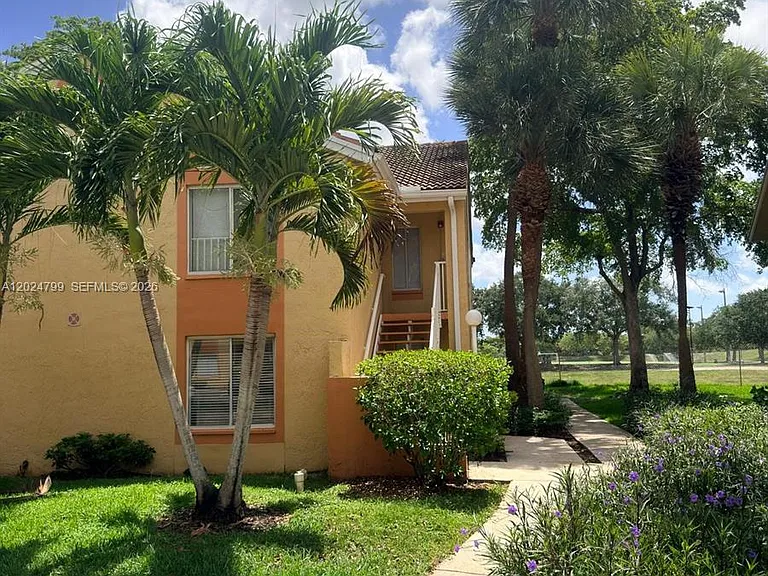 1025 Coral Club Dr #1025 — Photo 1