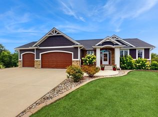 1813 Maple Ct, Winterset, IA 50273