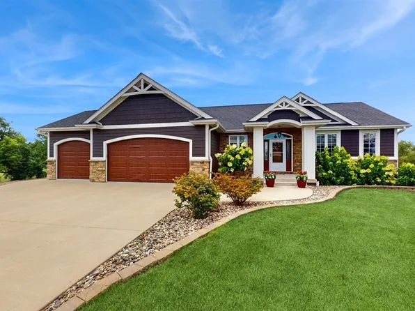1813 Maple Ct, Winterset, IA 50273