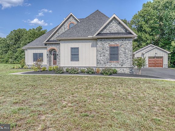 3rd image of 214 Bohemia Mill Pond Dr