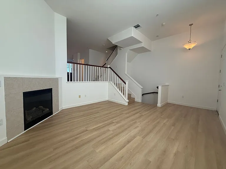 45 Esfahan Dr — Photo 2