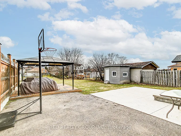 81 Grovedale Ave — Photo 4