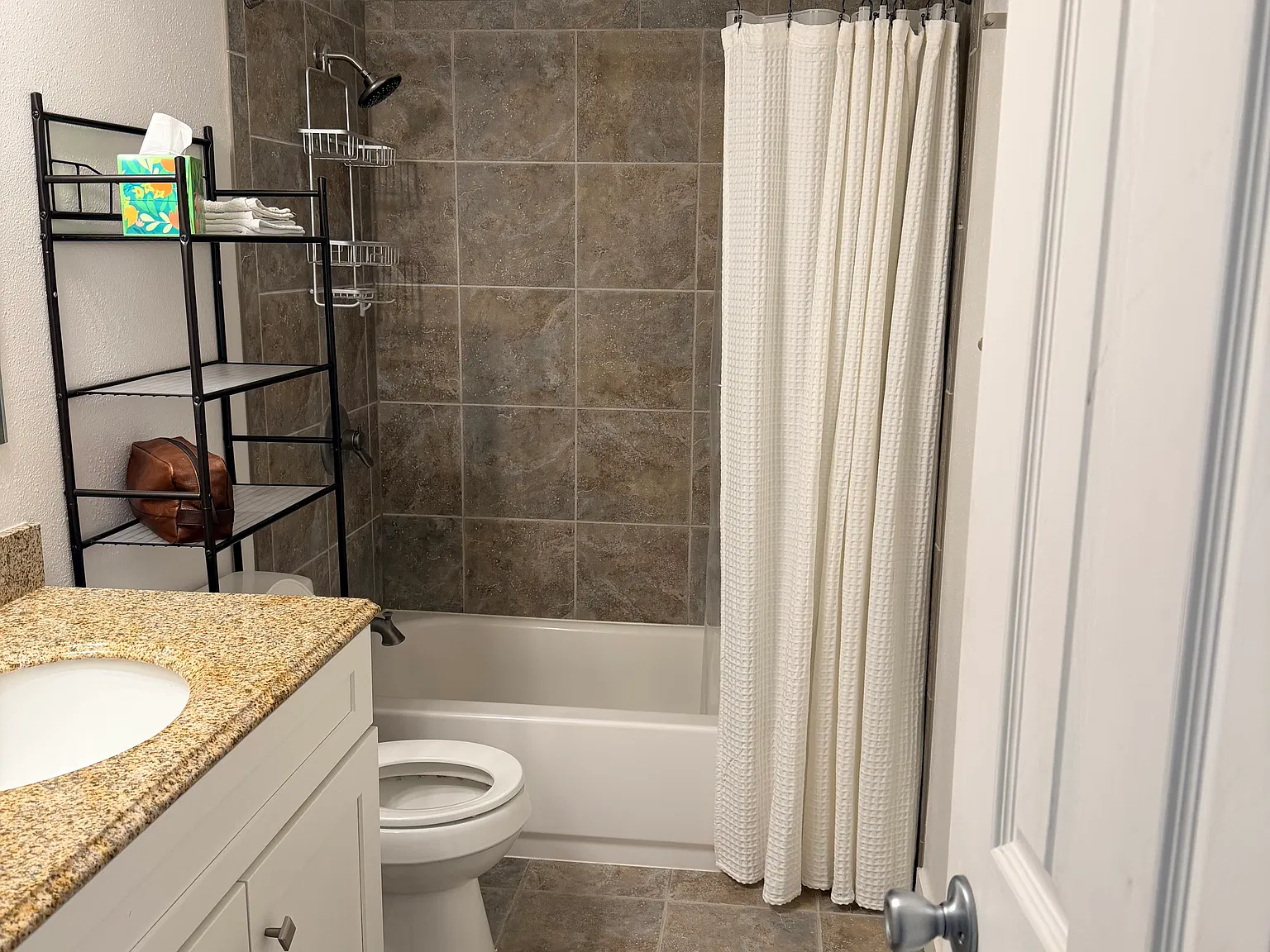 1 bed, 625 sqft, $2,400 — Photo 3