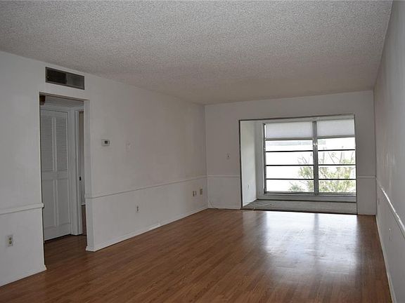 4th image of 1100 E Bay Dr APT 11