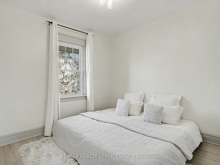 39 Fielden Ave — Photo 15
