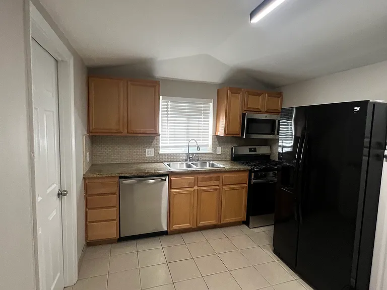 1820 V St #4 — Photo 6