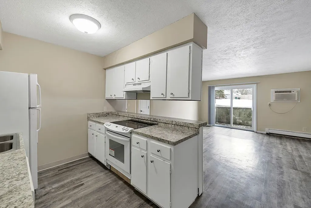 905 Coolidge Rd — Photo 2