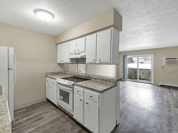 2nd image of 905 Coolidge Rd #60633a6da