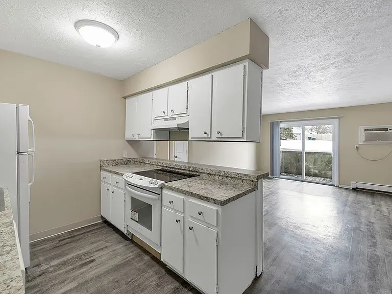 905 Coolidge Rd — Photo 2
