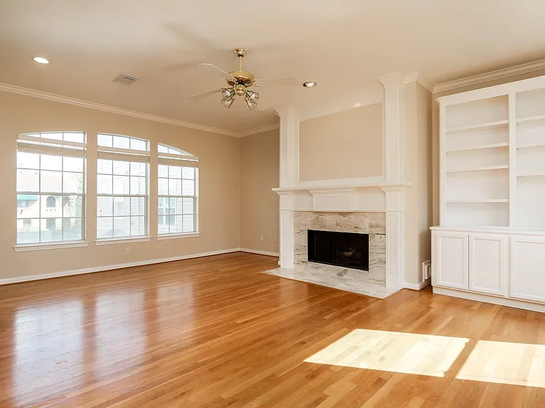 1414 Crocker St — Photo 1