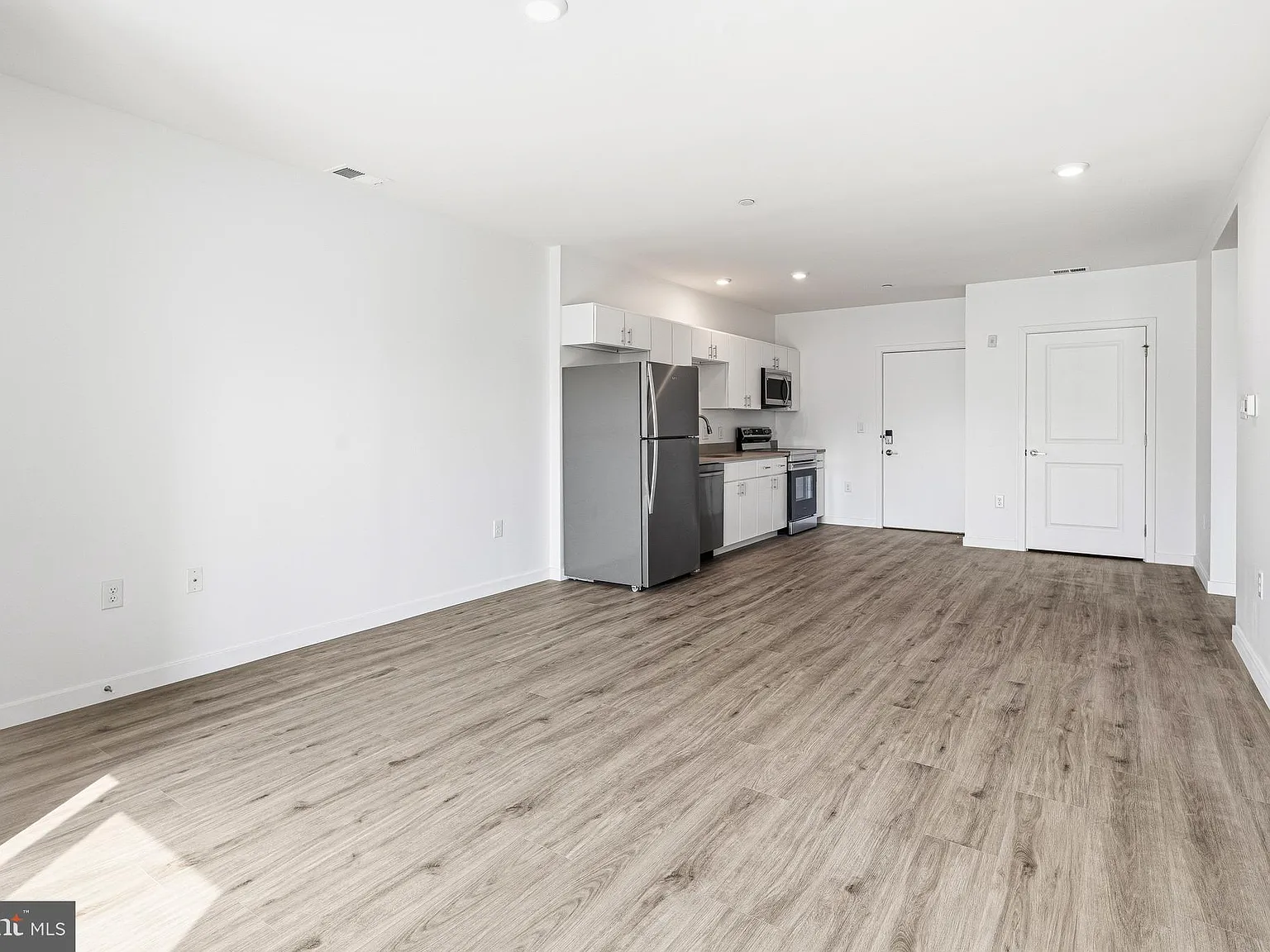 1 bed, 598 sqft, $1,707 — Photo 4