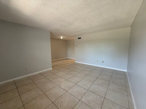 615 NE 10th St, Hallandale, FL
