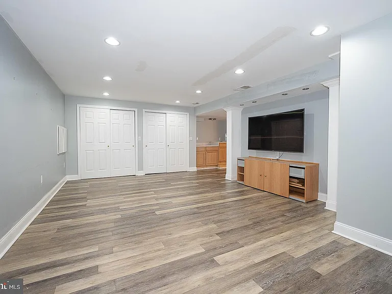 1099 Armstrong Ct — Photo 37
