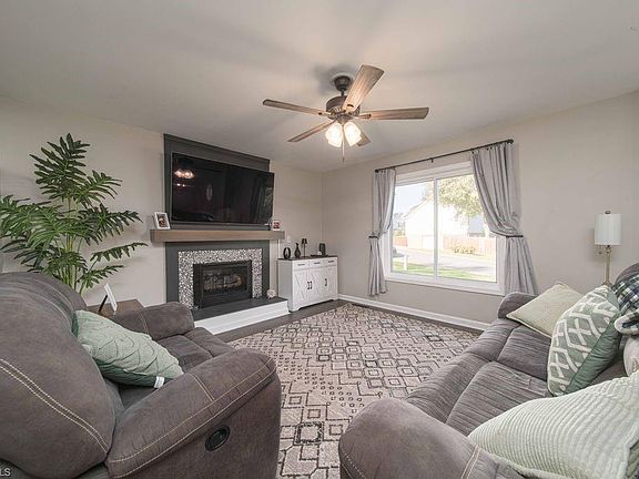 3rd image of 125 Springhouse Farm Ct