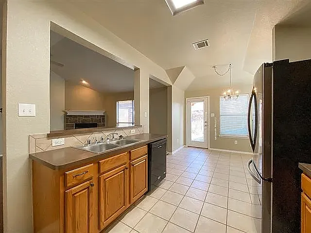 1000 Campbell Dr — Photo 12
