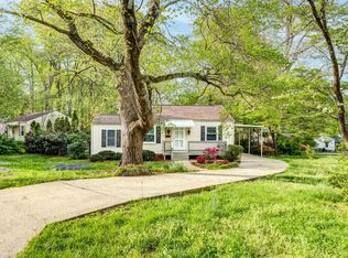 2735 Robin Hood Dr, Greensboro, NC 27408