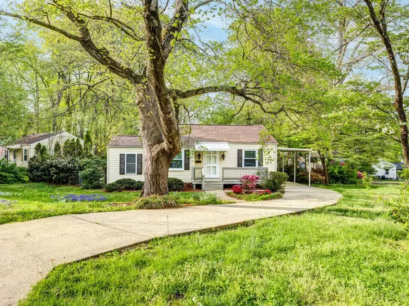 2735 Robin Hood Dr, Greensboro, NC 27408