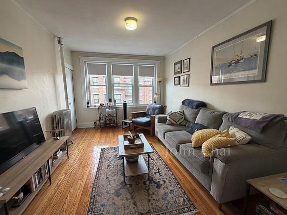 4th image of 127 Sutherland Rd APT K