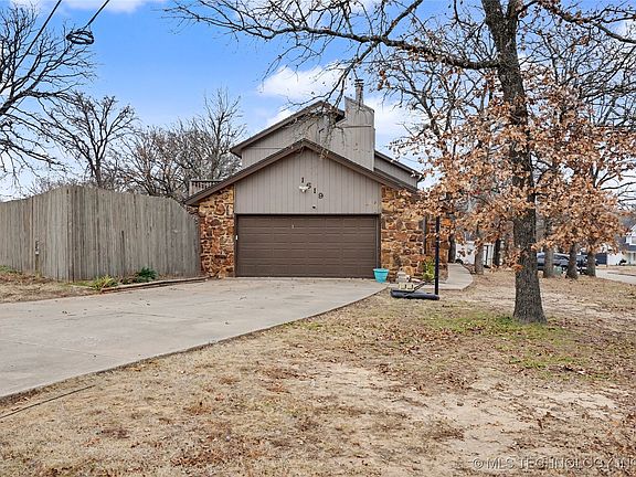 3rd image of 1619 E Pfendler Ave