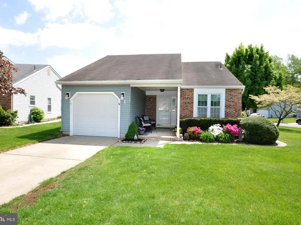 1 Marina Ct, Mount Laurel, NJ 08054