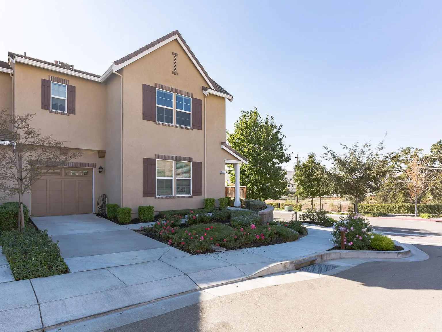 3538 Corsica Ct — Photo 2