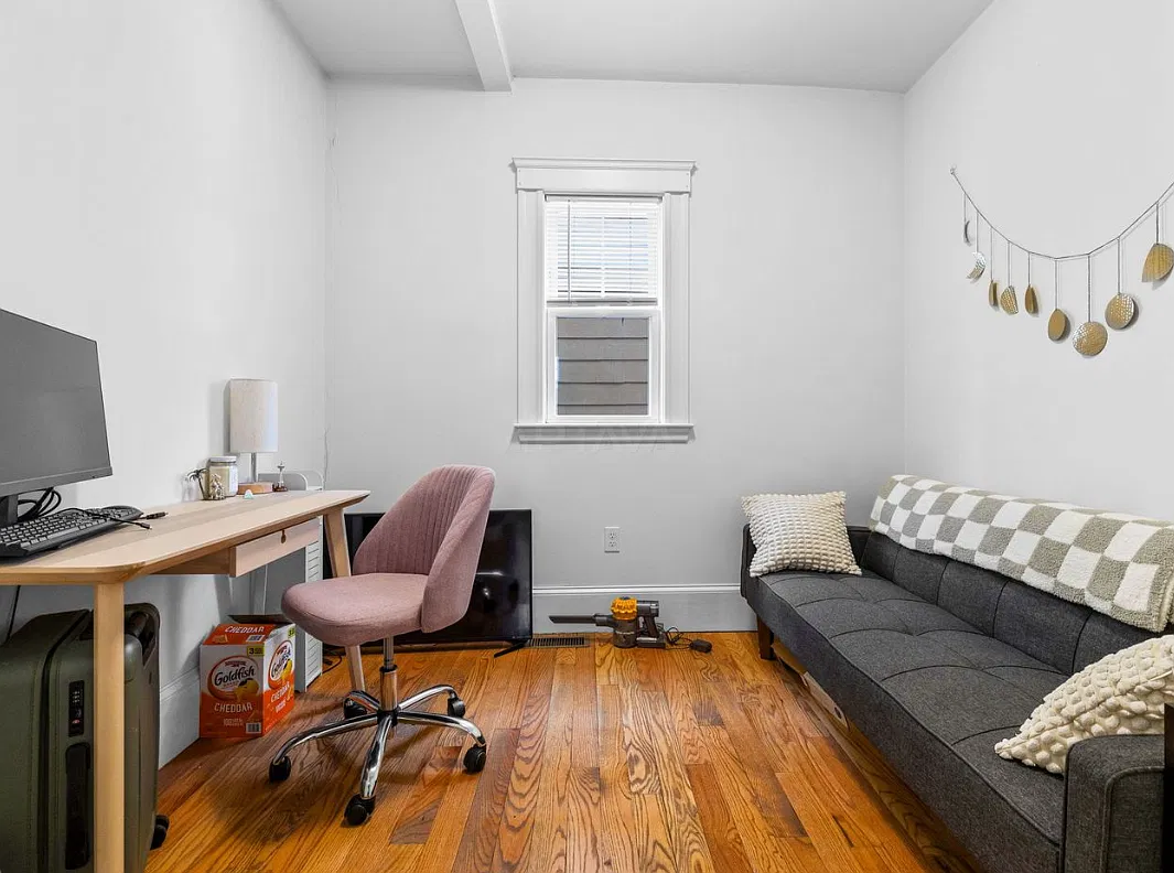 3 bed, $3,900 — Photo 1