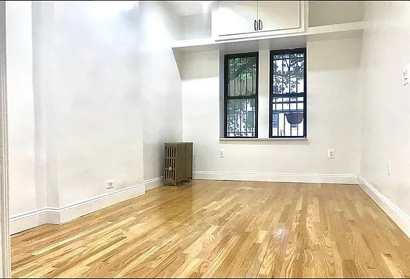 Rented by Bond New York | media 7