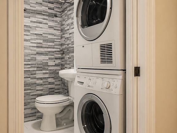 5th image of 438 W 52nd St #8F