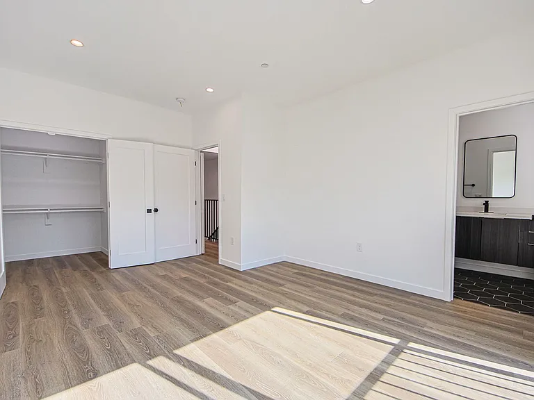 5233 Satsuma Ave — Photo 46