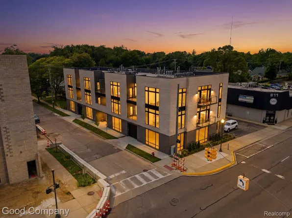 110 Austin Ave #301, Royal Oak, MI 48067