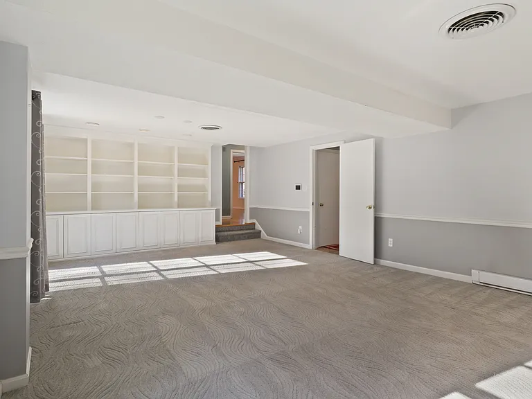 6543 Cedarwood Ct — Photo 13