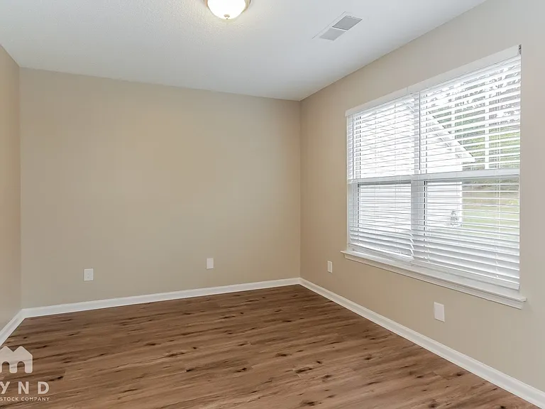 712 Raindrops Rd — Photo 6