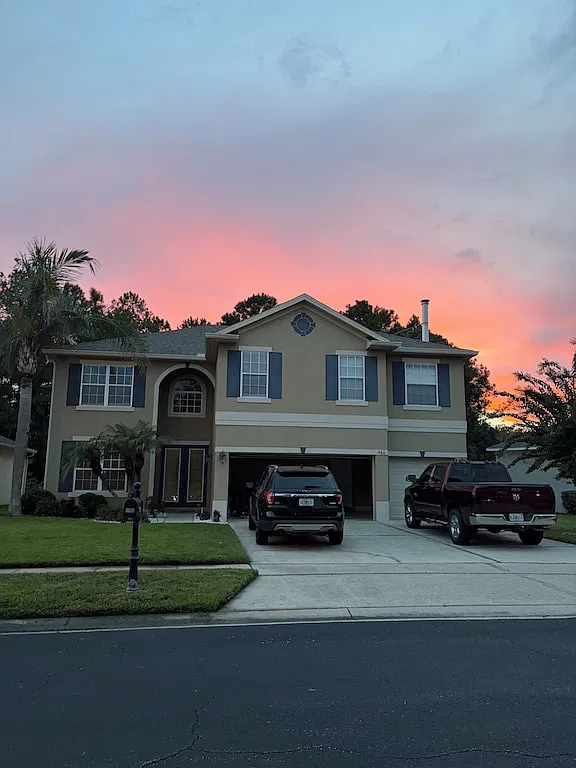 4 bed, 3401 sqft, $1,100 — Photo 2